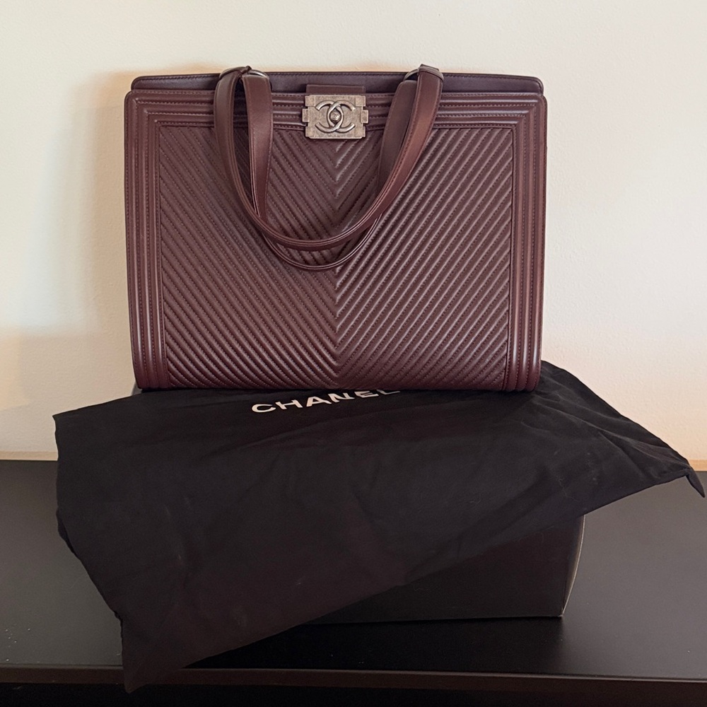 CHANEL Burgundy Large Chevron Tote - Picture 3 of 17